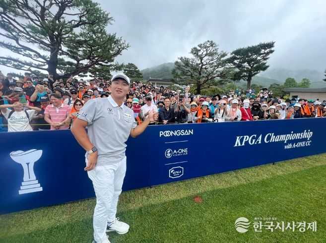 ‘필드위의 대세’ 김홍택