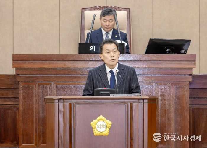 이재준 수원시장이 2025 시정연설을 하고 있다.