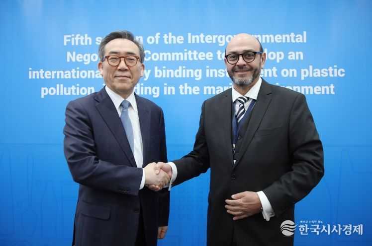 바야스 INC 의장 면담