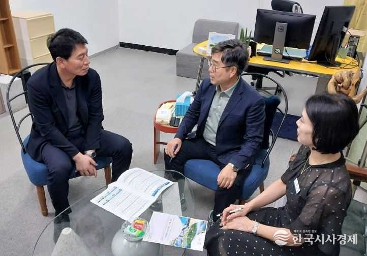 강상구 나주부시장은 조인철 더불어민주당 국회의원실을 방문해 인공태양 연구시설 나주 유치를 요청했다