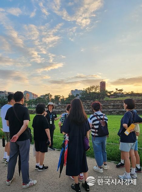 송파구, “여름밤의 한성백제로 초대합니다” 한성백제왕도길 야간해설 프로그램 운영