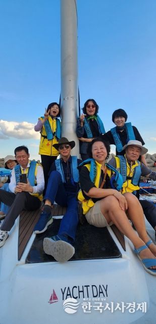포항시 북구보건소 포항트라우마센터의 ‘홍보 서포터즈’는 지난 16일 영일대일대에서요트체험을진행했다
