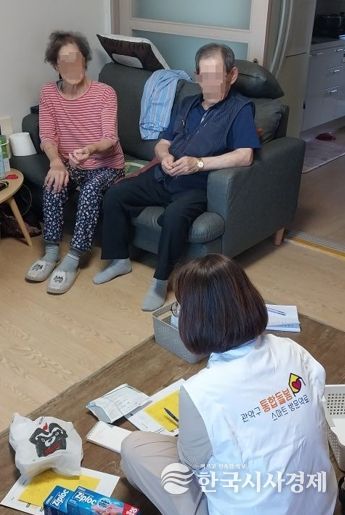 관악구 방문 약사 복약 상담 모습