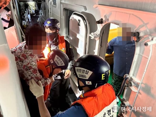 완도해경, 추석 연휴에도 골든타임 사수..도서지역 응급환자 5명 신속 이송