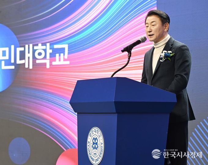 김동근 시장이 12월 9일 ‘2025 경민대학교 성과전시회’ 개회식에서 축사를 하고 있다.