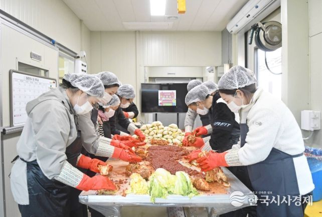 청도군정신건강복지센터, 직업재활농작물로 ‘따뜻한 김장 나눔 행사’