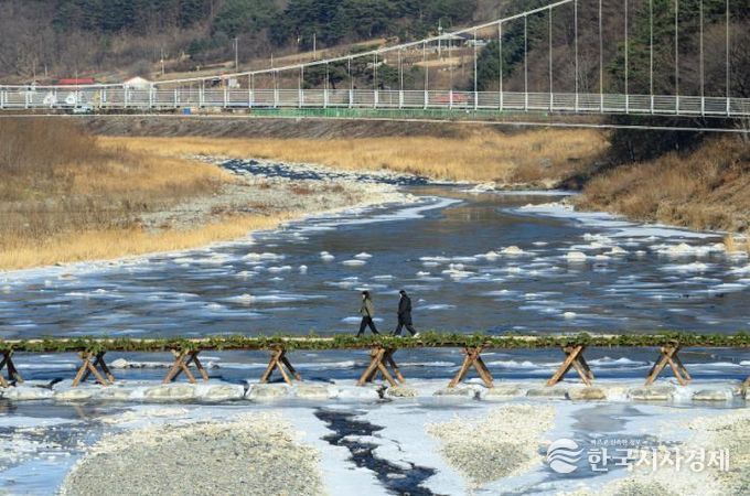 정선군, ‘걷는 순간 완성되는 겨울 여행’ 아우라지 섶다리 조성
