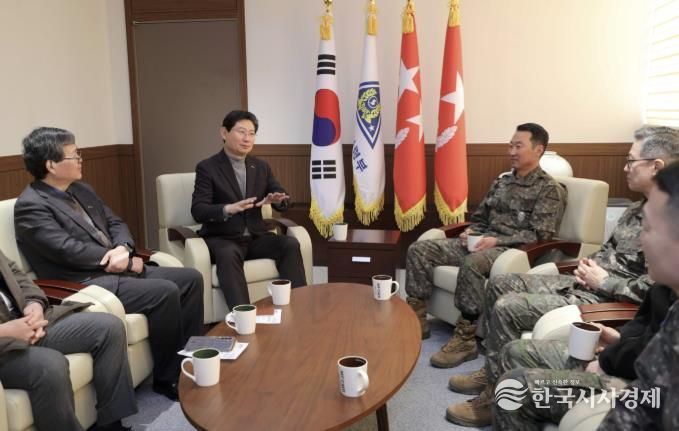 이상일 용인특례시장은 3일 동원전력사령부를 찾아 김관수 사령관(소장) 등 군 관계자들과 양 기관의 협력 방안을 논의했다