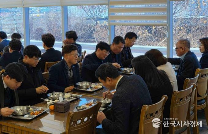최훈식 장수군수, 설 명절 직원들과 떡국 오찬 가져