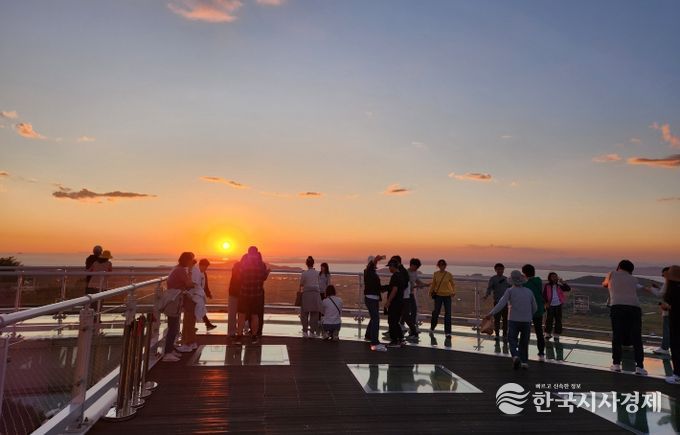 강화군, 설 연휴 힐링 여행지로 교동도 화개정원 주목(전망대 노을)