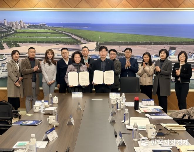 포항시는 지난 9일 중국 톈진국제크루즈모항 회의실에서 톈진크루즈요트협회와 크루즈 관광산업 활성화 및 영일만항 크루즈 기항을 위한 업무협약을 체결했다.