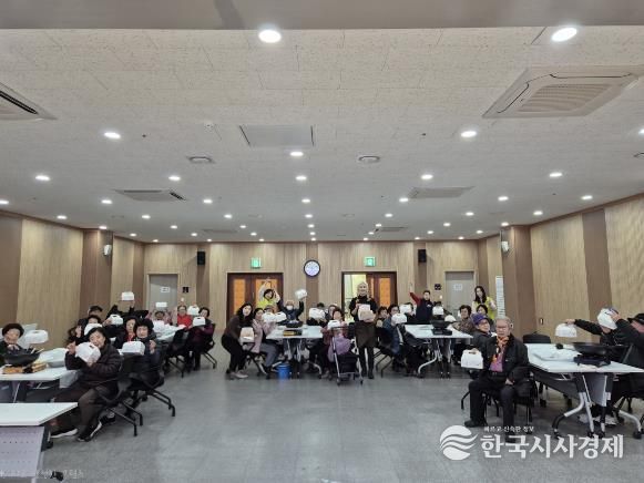 고성군, 공공실버주택 어르신들, 강정 만들며 설 명절의 정(情)을 나누다.