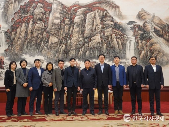 지난 9일부터 11일까지 3일간 중국 톈진시 빈하이신구에 방문해 관광교류 확대 및 교류협력 MOU 체결을 위한 사전 협의를 진행한 포항시 대표단이 기념촬영을 하고 있다.