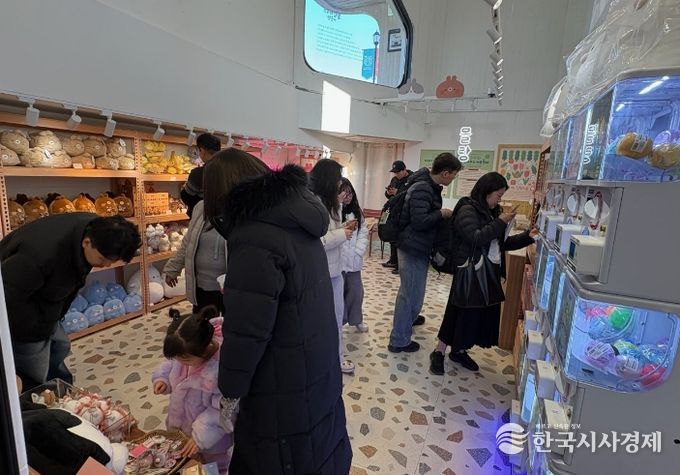 지난 3일 원도심에 공식 오픈한 ‘몰랑하우스 순천’이 방문객들로 북적이고 있다.