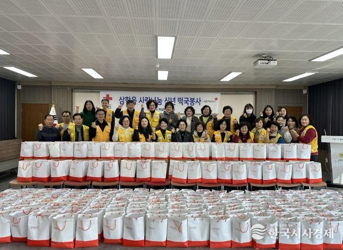 무안 삼향읍 남악적십자봉사회, 설 맞이 떡국떡 나눔