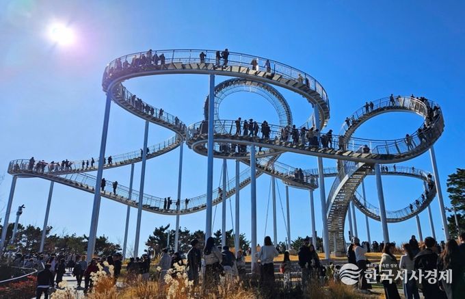 설 연휴 포항의 스페이스워크를 찾은 관광객