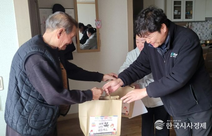 옹진군 백령면지역사회보장협의체, 설 명절 사랑 나눔 떡·간식 나눔