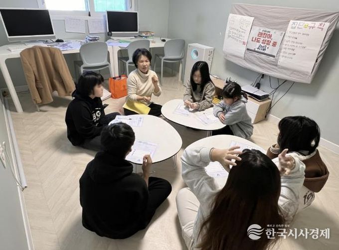 프로그램에 참여한 소원면 예비 중학생들의 활동 모습.