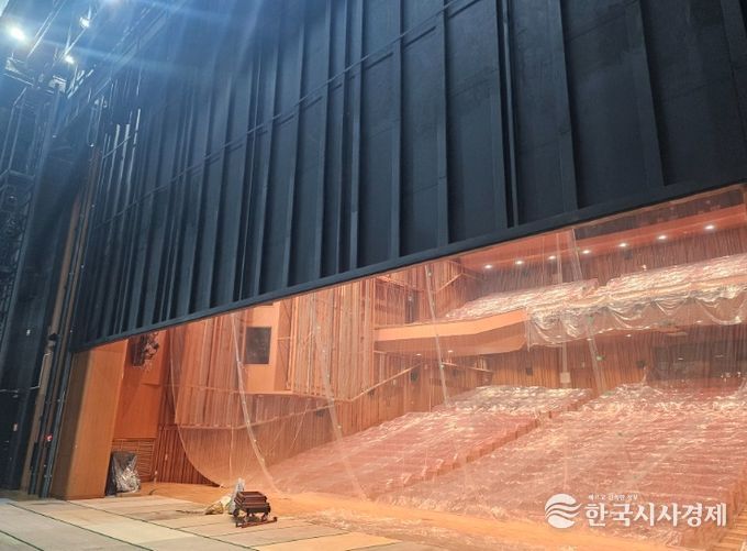군산예술의전당 대공연장 방화막 전면 교체