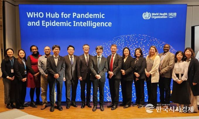 질병관리청 대표단 WHO 팬데믹·에피데믹 인텔리전스 허브(WHO 베를린 허브) 방문(가운데 임승관 질병관리청장과 올리버 모건 팬데믹·감염병 정보 시스템 국장)
