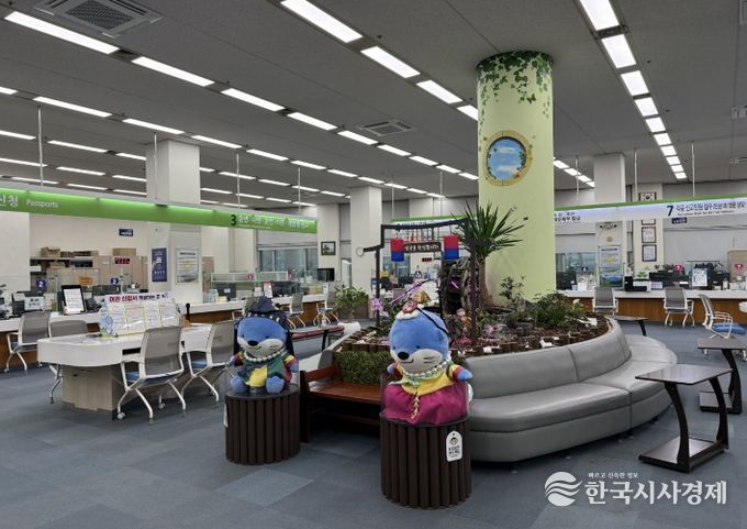 진주시, 시민 공감·소통 민원서비스 ‘호평’ - 시청 민원여권과 전경