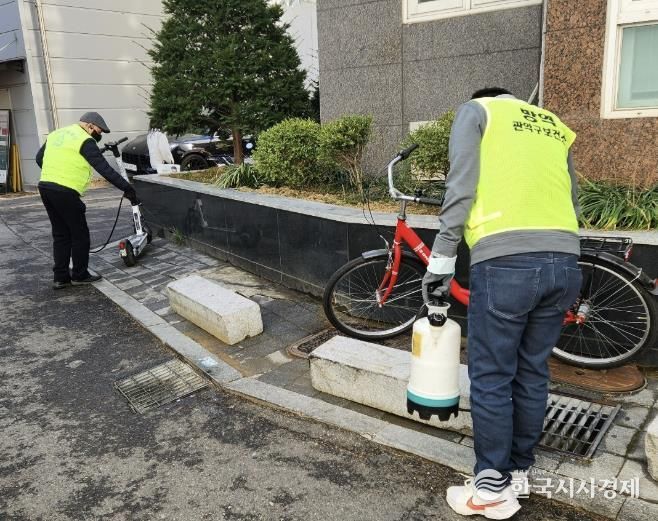 지난해 관악구 모기 방역기동반 활동 모습