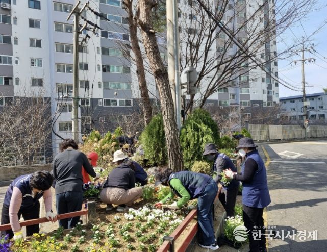 구리시 인창동, 봄꽃 식재로 쾌적한 마을환경 조성