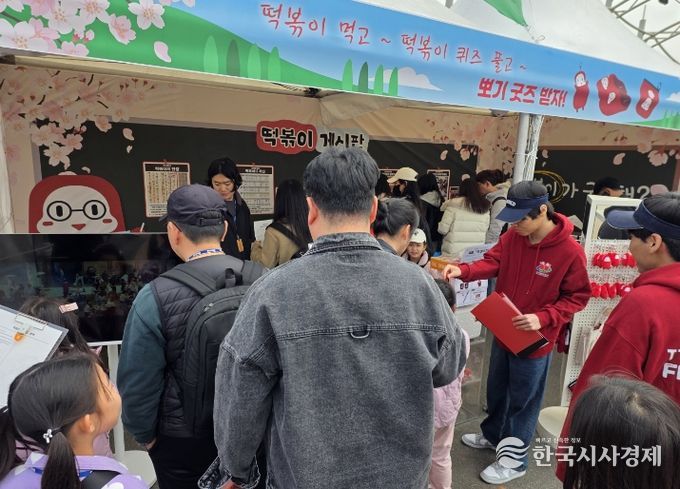 이월드 내 떡볶이 페스티벌 팝업존, 회차별 이벤트마다 선착순 마감 행렬