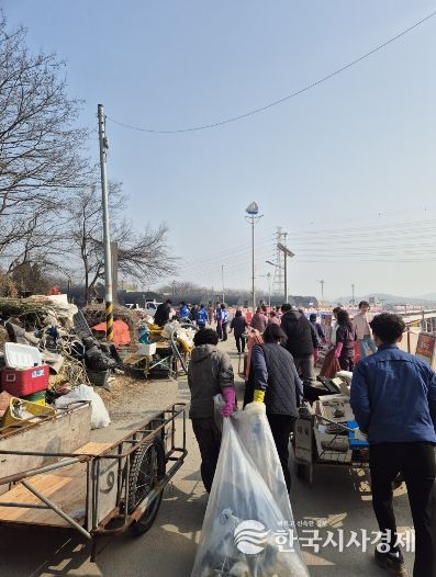 소래어촌계와 협력하여 봄맞이 소래포구 대청소