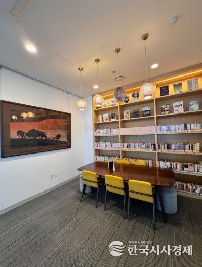 시설 개선을 마친 3층 컨퍼런스룸