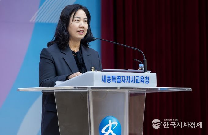 구연희 교육감 권한대행이 3일 소통・공감의 날에서 당부 말씀을 하고 있다.