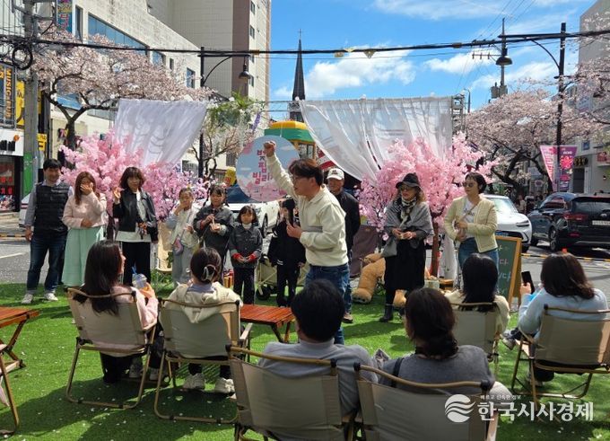 진해 군항제 '벚꽃 팝업 빌리지' 행사