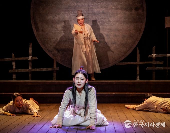 금나래아트홀 상주단체 ‘타루’ 공연사진_‘두아:유월의눈(2024)’