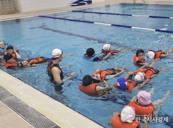 성남시청소년청년재단 판교유스센터, 초등 생존수영 교육 운영